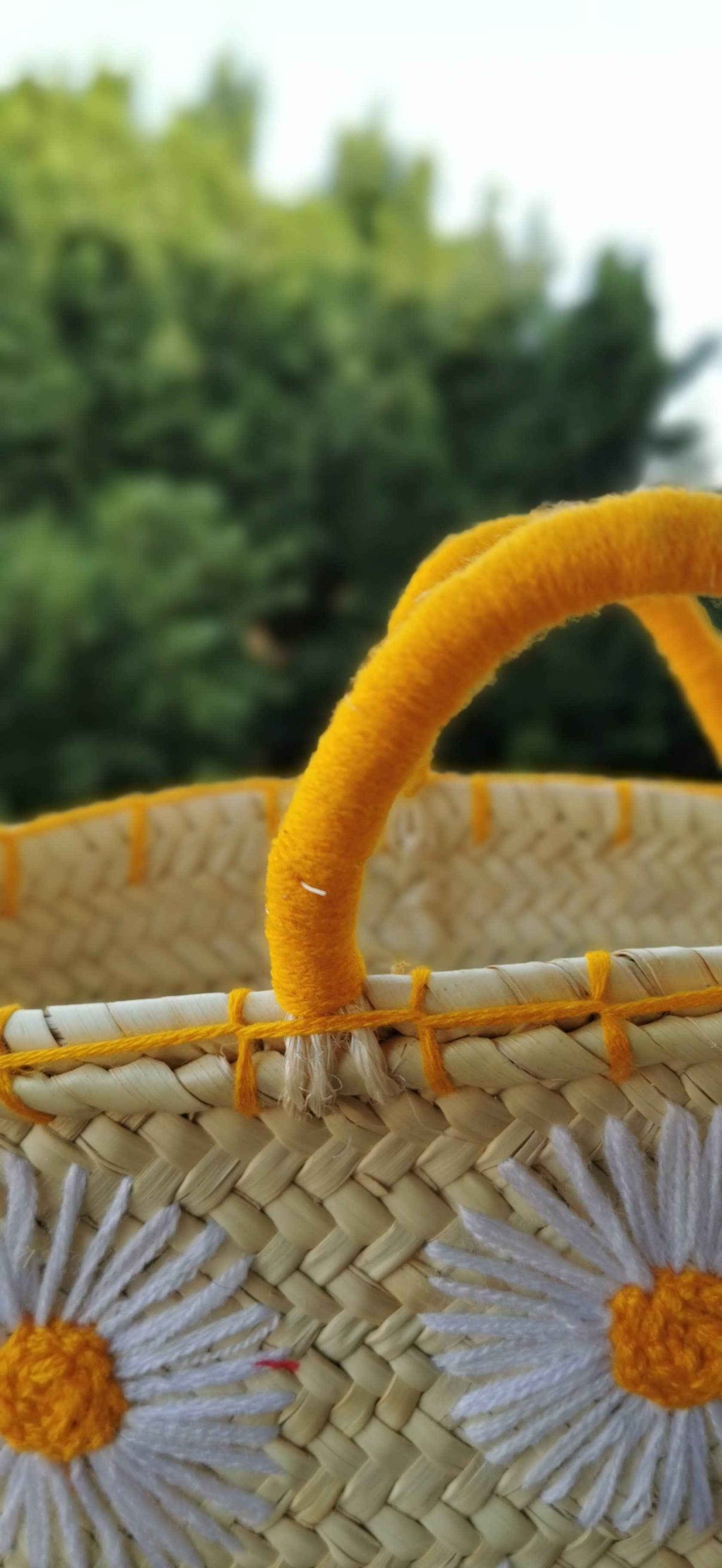Panier en paille brodé de fleurs – Petit panier pour demoiselle d'honneur