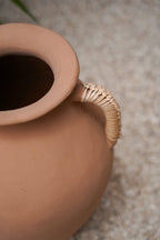 XL Terracotta vase with rattan - orange