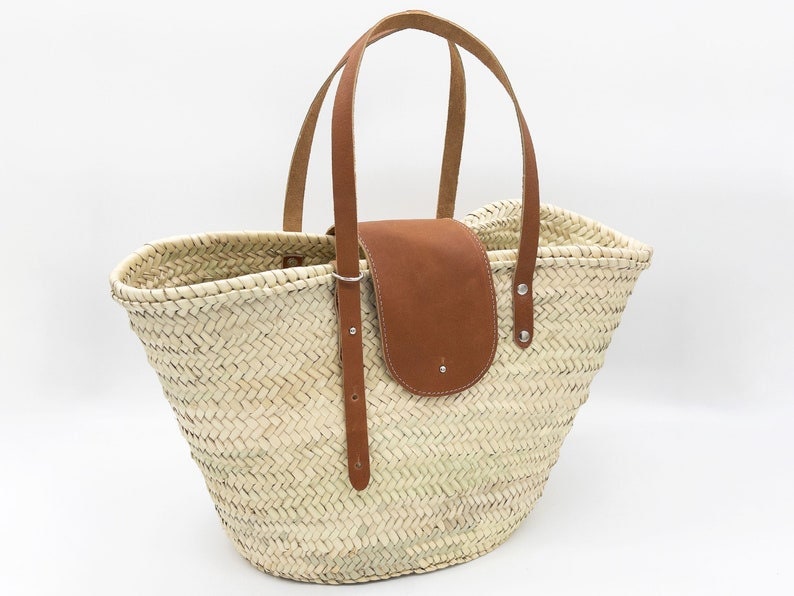 Panier de marché français avec poignées en cuir et boucle