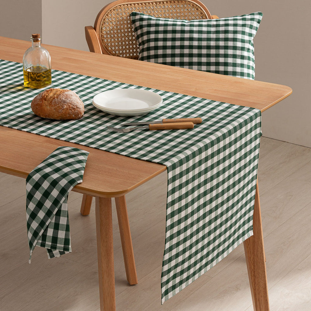 Serviettes vichy vertes sur la table