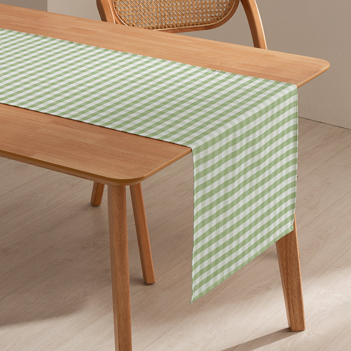 Chemin de table vichy vert olive, détail