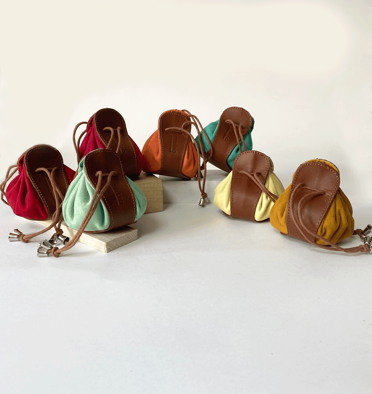 Pochette à cordon en cuir VALTICO, coloris assortis